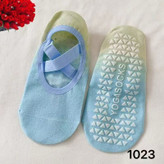 جوراب یوگا با کفی سیلیکونی ضد سر خوردن