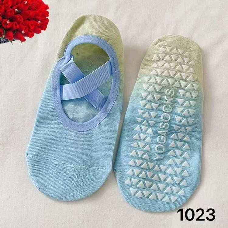 جوراب یوگا با کفی سیلیکونی ضد سر خوردن